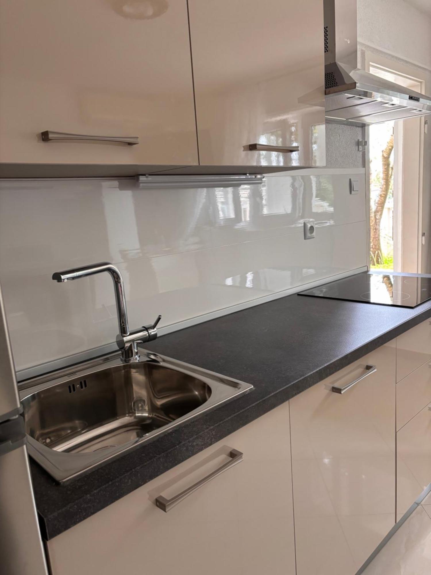 Villa Ruza 30M From The Beach Baska Voda Bilik gambar